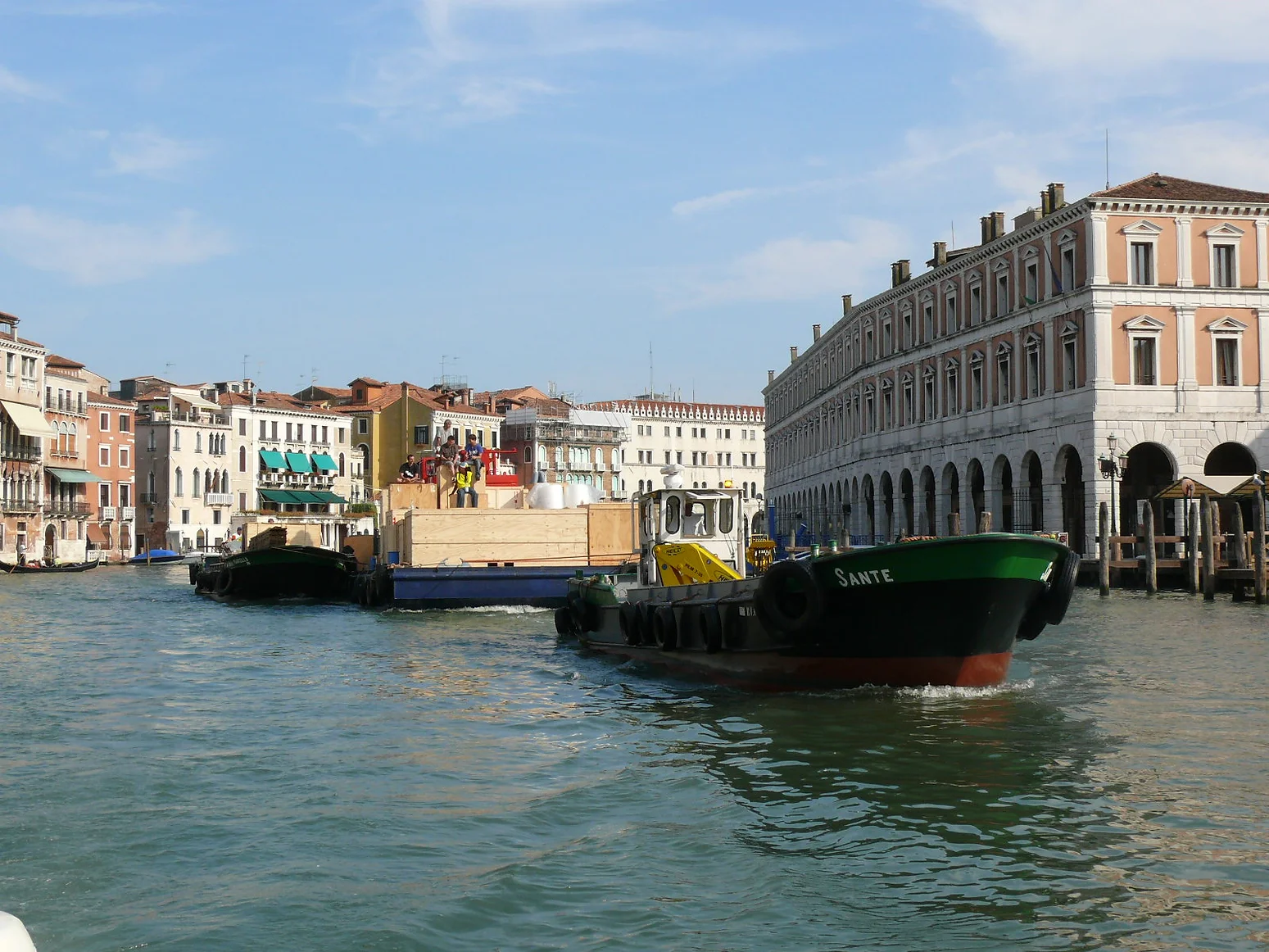 Shipping services in Venice